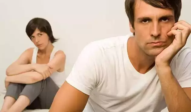 L'homme souffre d'une puissance réduite et est incapable d'intimité
